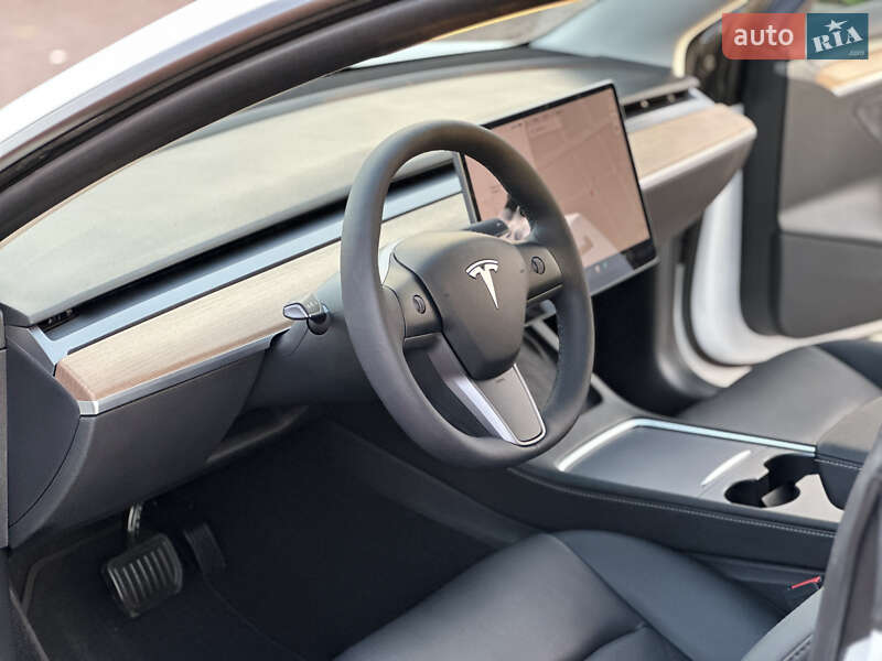 Седан Tesla Model 3 2022 в Рівному