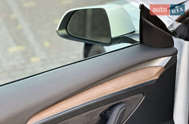 Седан Tesla Model 3 2022 в Ровно