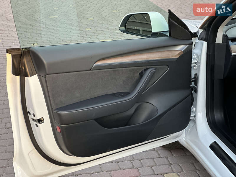 Седан Tesla Model 3 2022 в Рівному