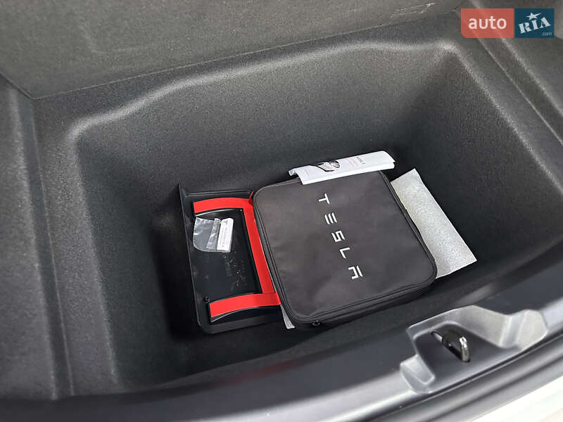 Седан Tesla Model 3 2022 в Рівному