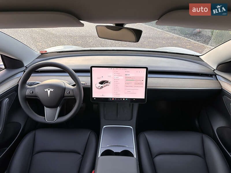 Седан Tesla Model 3 2022 в Ровно