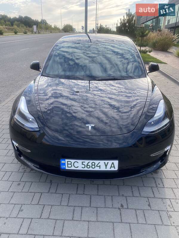 Седан Tesla Model 3 2022 в Хмельницком