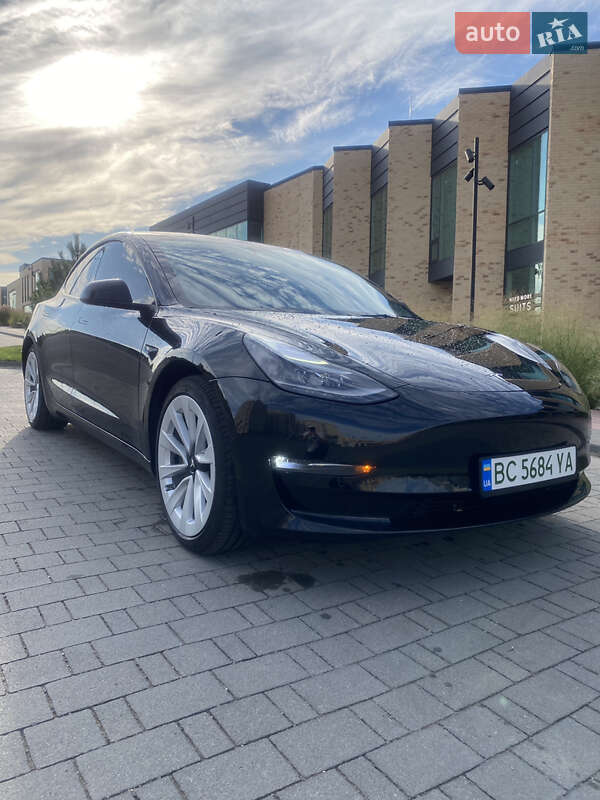 Седан Tesla Model 3 2022 в Хмельницком