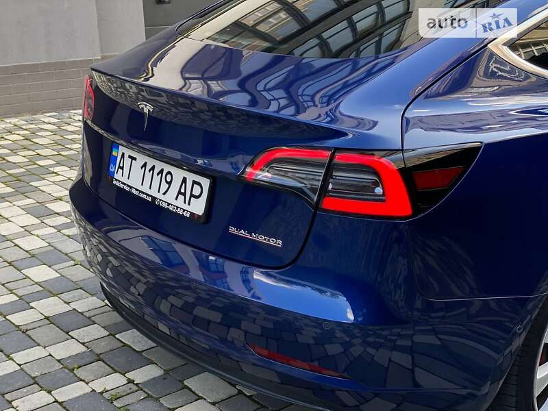 Седан Tesla Model 3 2019 в Ивано-Франковске