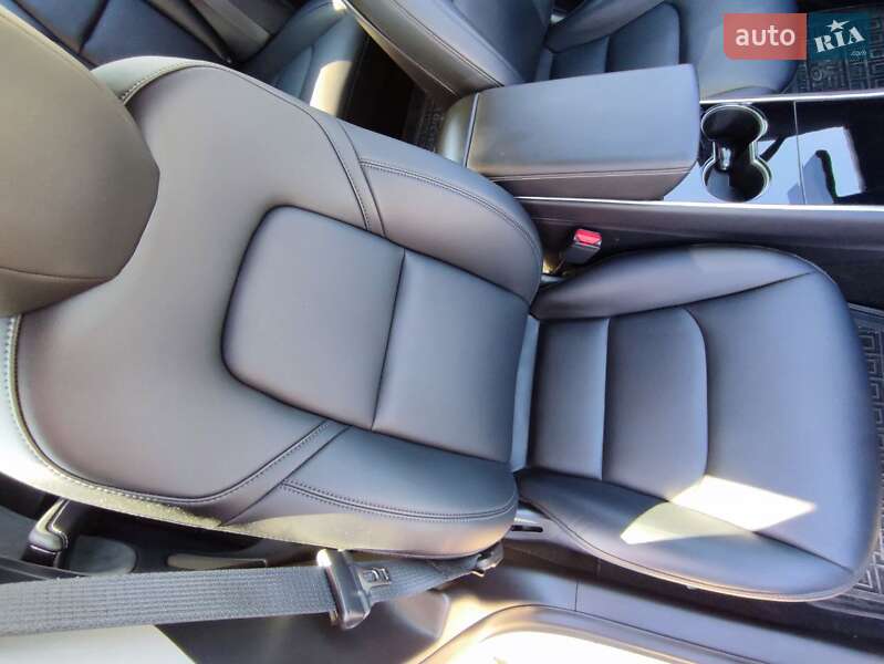 Седан Tesla Model 3 2019 в Киеве