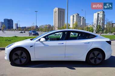 Седан Tesla Model 3 2019 в Киеве