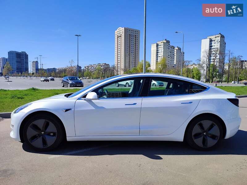 Седан Tesla Model 3 2019 в Киеве