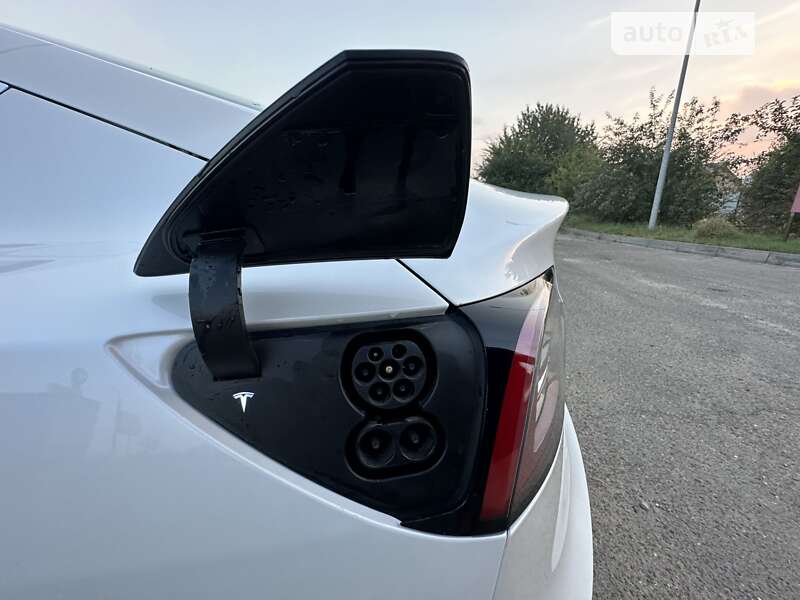Седан Tesla Model 3 2019 в Коломые