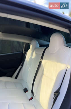 Седан Tesla Model 3 2021 в 