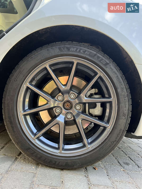 Седан Tesla Model 3 2021 в Самборі