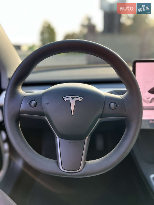 Седан Tesla Model 3 2021 в Самборі
