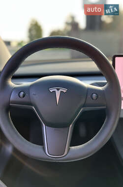 Седан Tesla Model 3 2021 в 