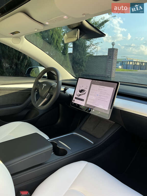 Седан Tesla Model 3 2021 в Самборі