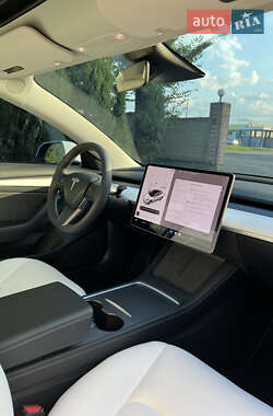 Седан Tesla Model 3 2021 в 