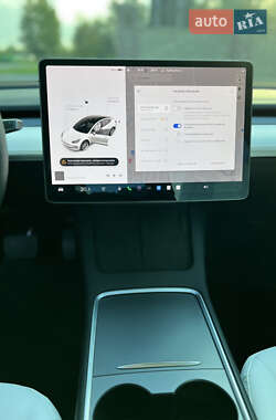 Седан Tesla Model 3 2021 в 