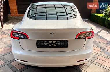 Седан Tesla Model 3 2020 в Киеве
