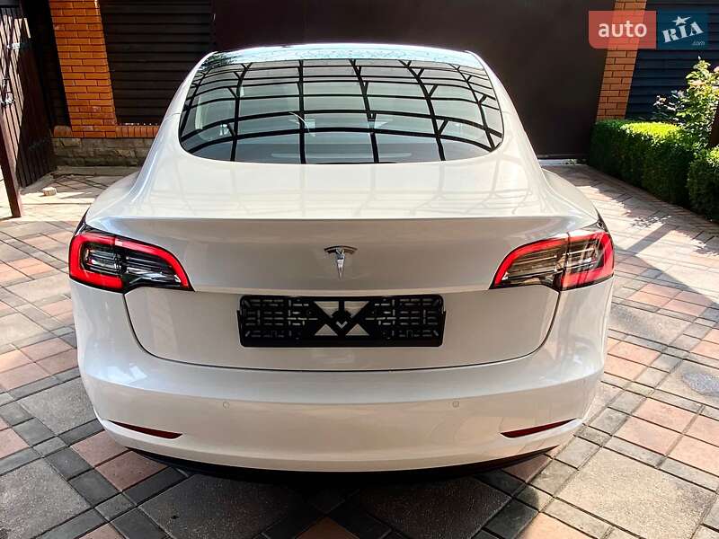 Седан Tesla Model 3 2020 в Києві