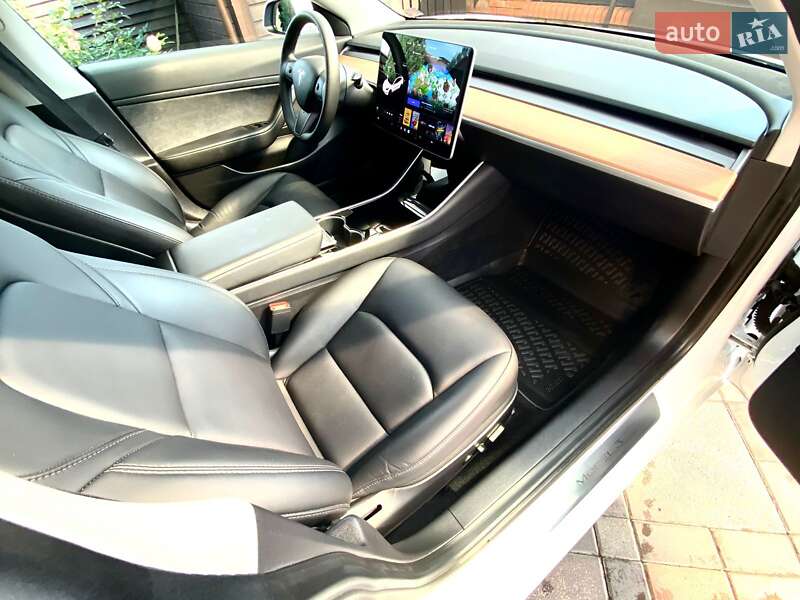 Седан Tesla Model 3 2020 в Киеве