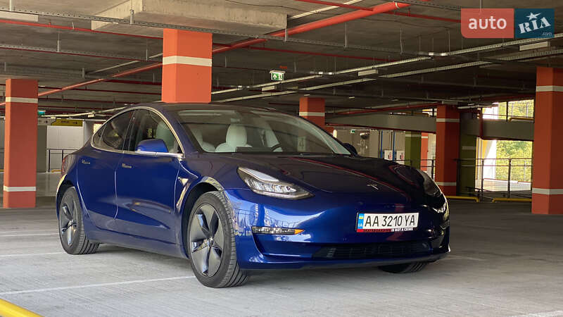 Седан Tesla Model 3 2018 в Киеве
