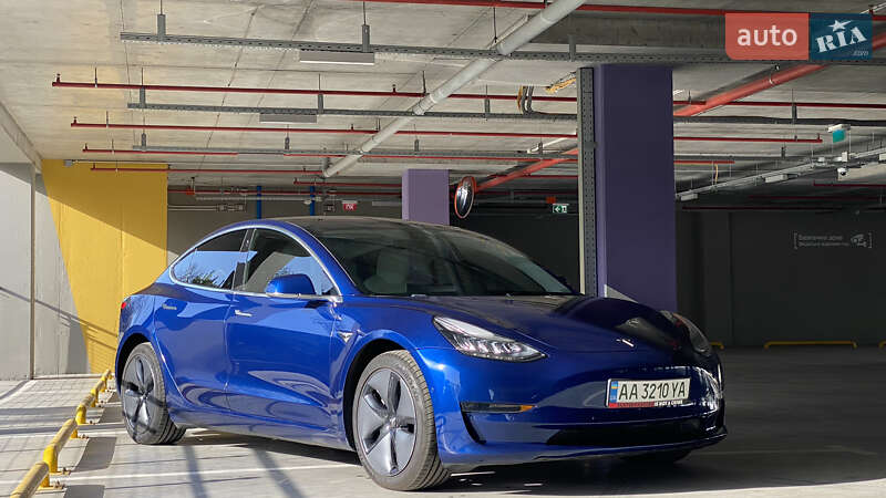 Седан Tesla Model 3 2018 в Киеве