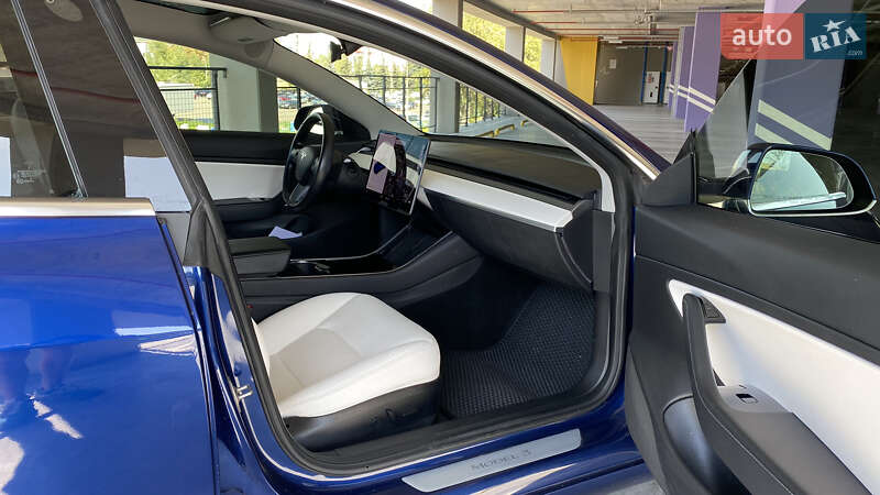 Седан Tesla Model 3 2018 в Киеве