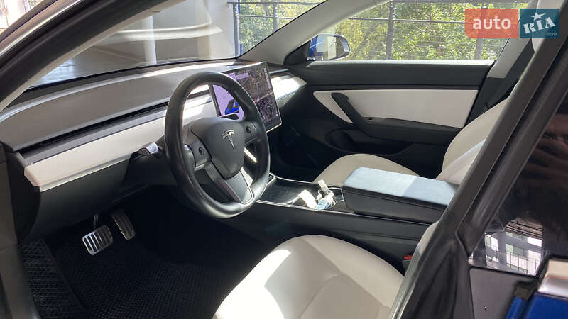 Седан Tesla Model 3 2018 в Киеве