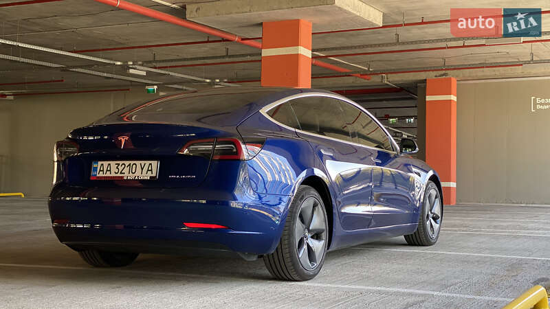 Седан Tesla Model 3 2018 в Киеве