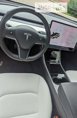 Седан Tesla Model 3 2020 в Ивано-Франковске