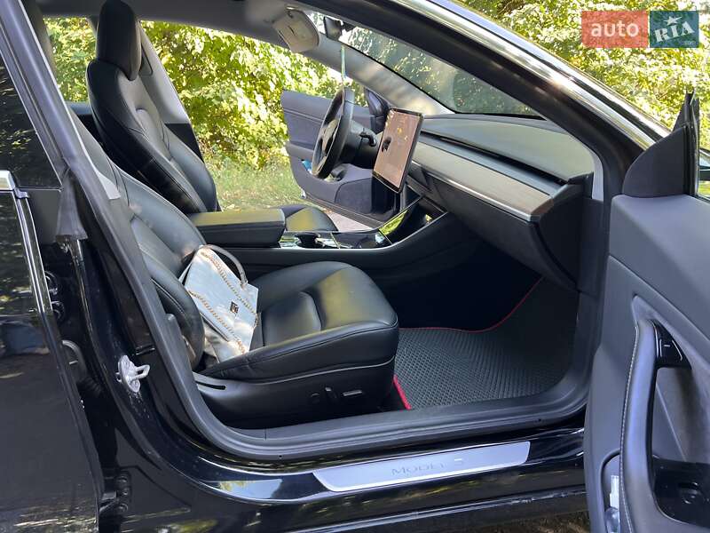 Седан Tesla Model 3 2019 в Киеве