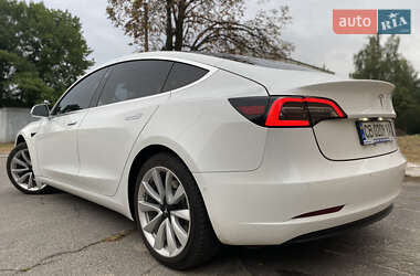 Седан Tesla Model 3 2018 в Чернигове