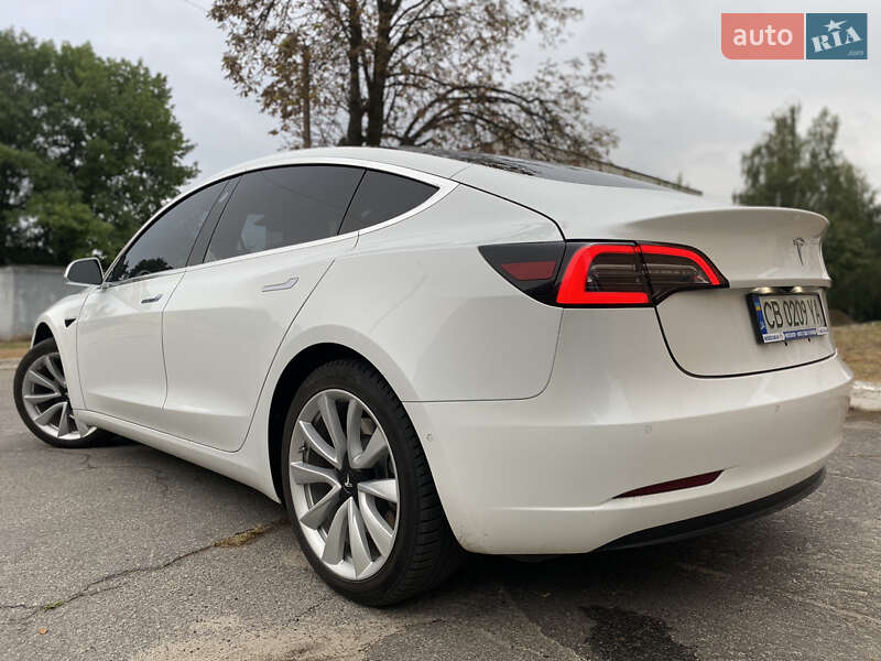 Седан Tesla Model 3 2018 в Чернигове