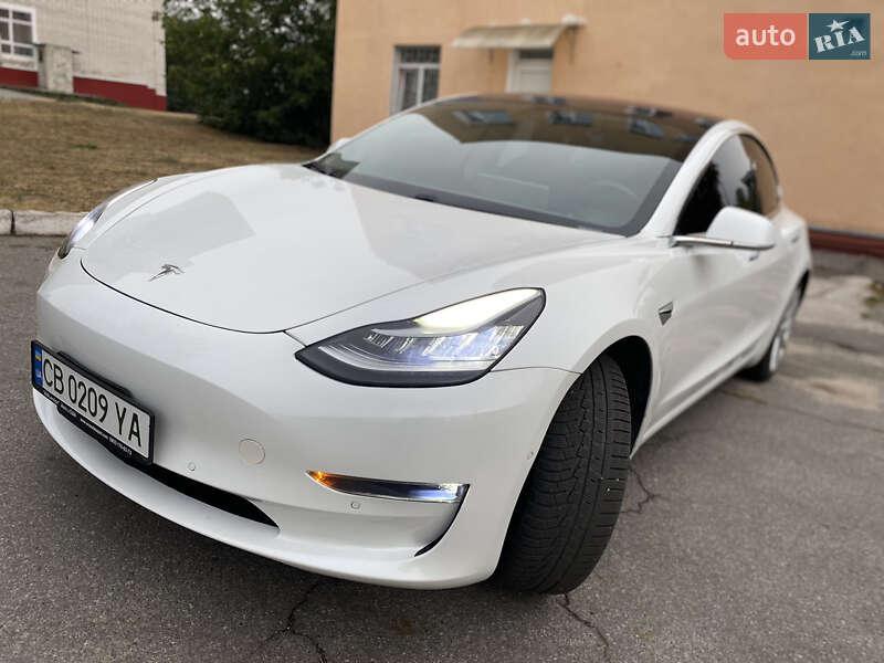 Седан Tesla Model 3 2018 в Чернигове