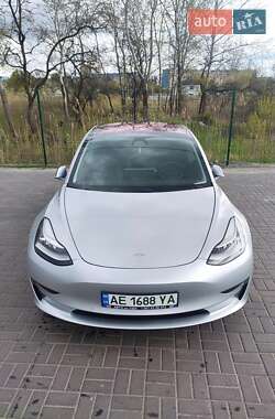 Седан Tesla Model 3 2017 в 