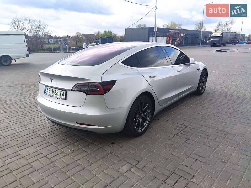 Седан Tesla Model 3 2017 в Ивано-Франковске