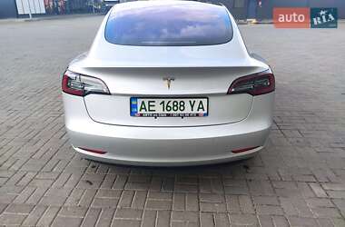Седан Tesla Model 3 2017 в 