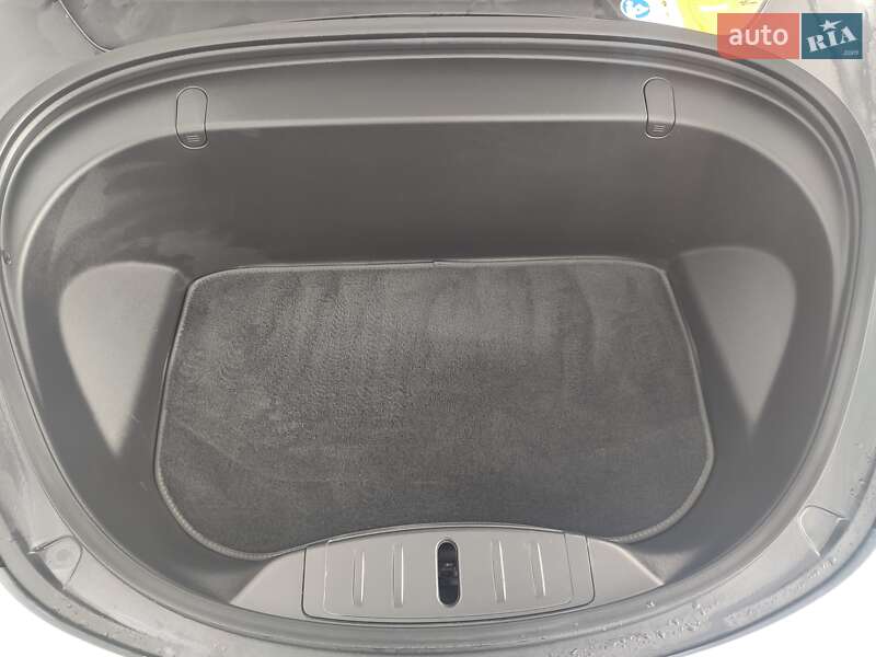 Седан Tesla Model 3 2017 в Ивано-Франковске