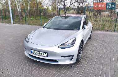 Седан Tesla Model 3 2017 в 