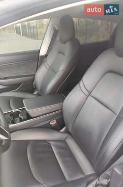 Седан Tesla Model 3 2017 в 