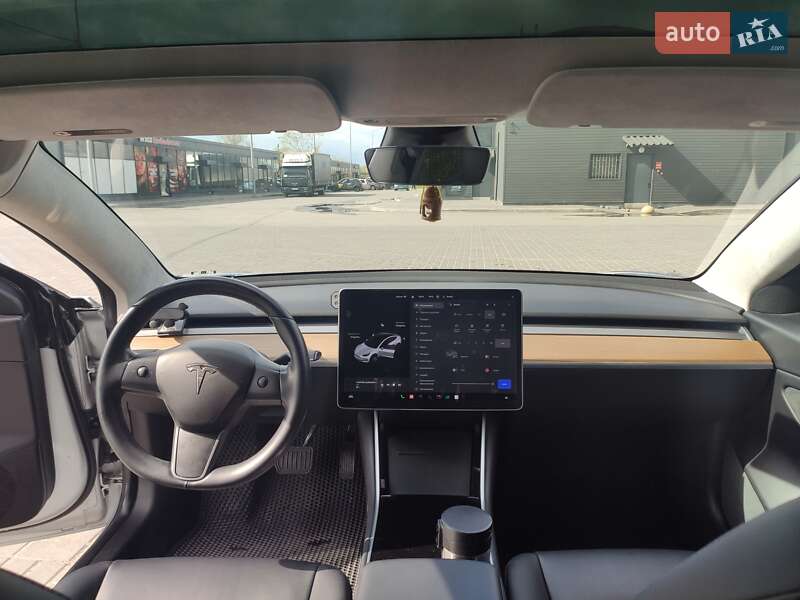 Седан Tesla Model 3 2017 в Ивано-Франковске
