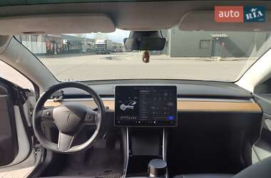 Седан Tesla Model 3 2017 в 