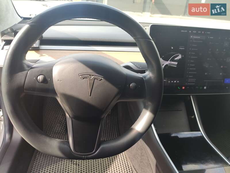 Седан Tesla Model 3 2017 в Ивано-Франковске