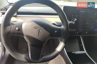 Седан Tesla Model 3 2017 в 