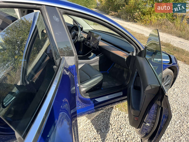 Седан Tesla Model 3 2018 в Днепре