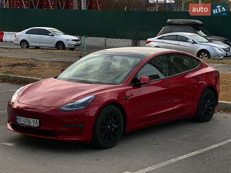 Седан Tesla Model 3 2022 в Киеве