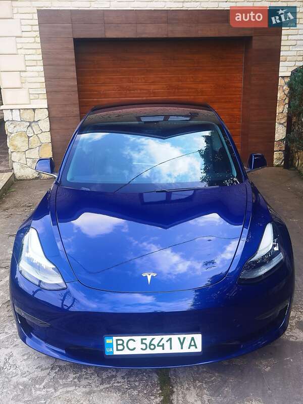 Седан Tesla Model 3 2018 в Львові