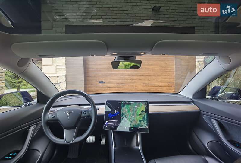 Седан Tesla Model 3 2018 в Львове