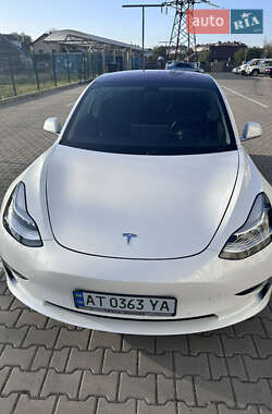 Седан Tesla Model 3 2019 в 