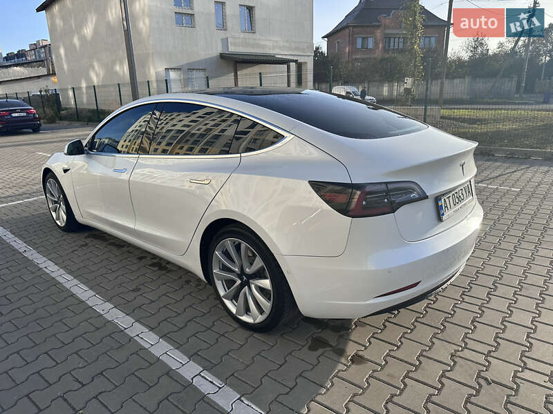 Седан Tesla Model 3 2019 в Івано-Франківську