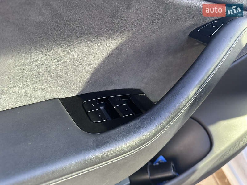 Седан Tesla Model 3 2019 в Івано-Франківську