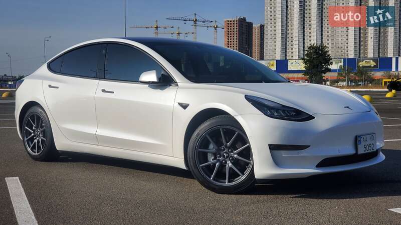 Седан Tesla Model 3 2019 в Киеве
